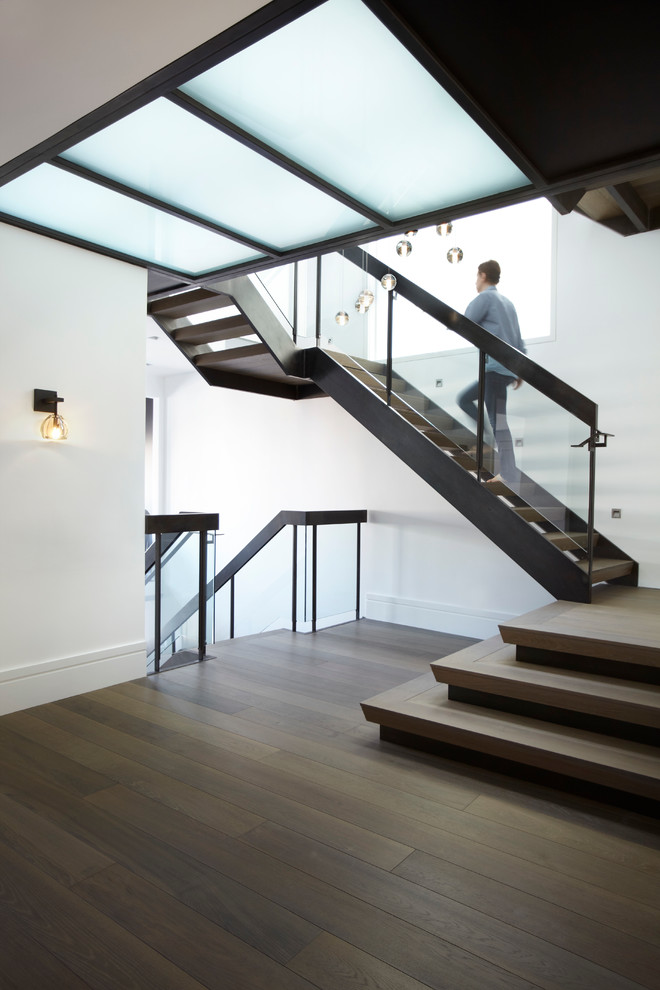 Идея дизайна: угловая лестница в современном стиле с деревянными ступенями без подступенок