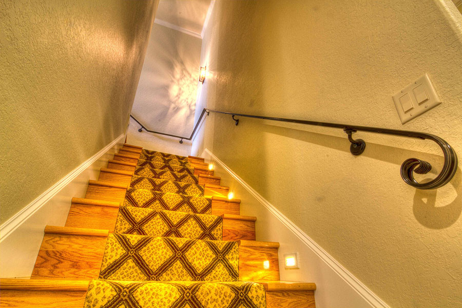 Example of a classic staircase design in Dallas