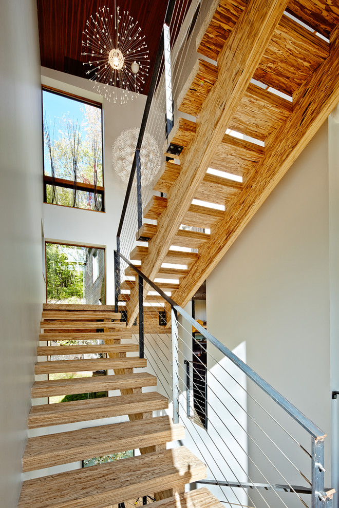 Exemple d'un escalier tendance en U avec des marches en bois.