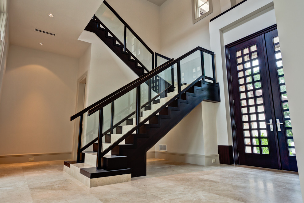 Aménagement d'un escalier moderne en U de taille moyenne avec des marches en bois et des contremarches en bois.