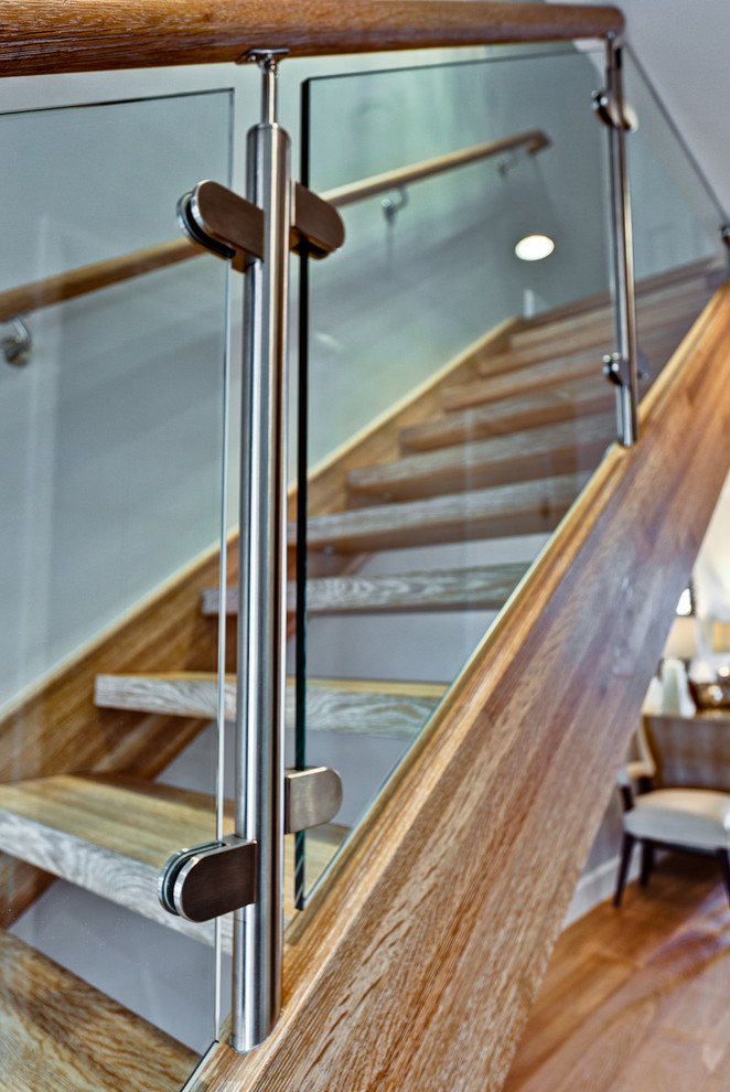 Источник вдохновения для домашнего уюта: прямая лестница среднего размера в морском стиле с деревянными ступенями без подступенок