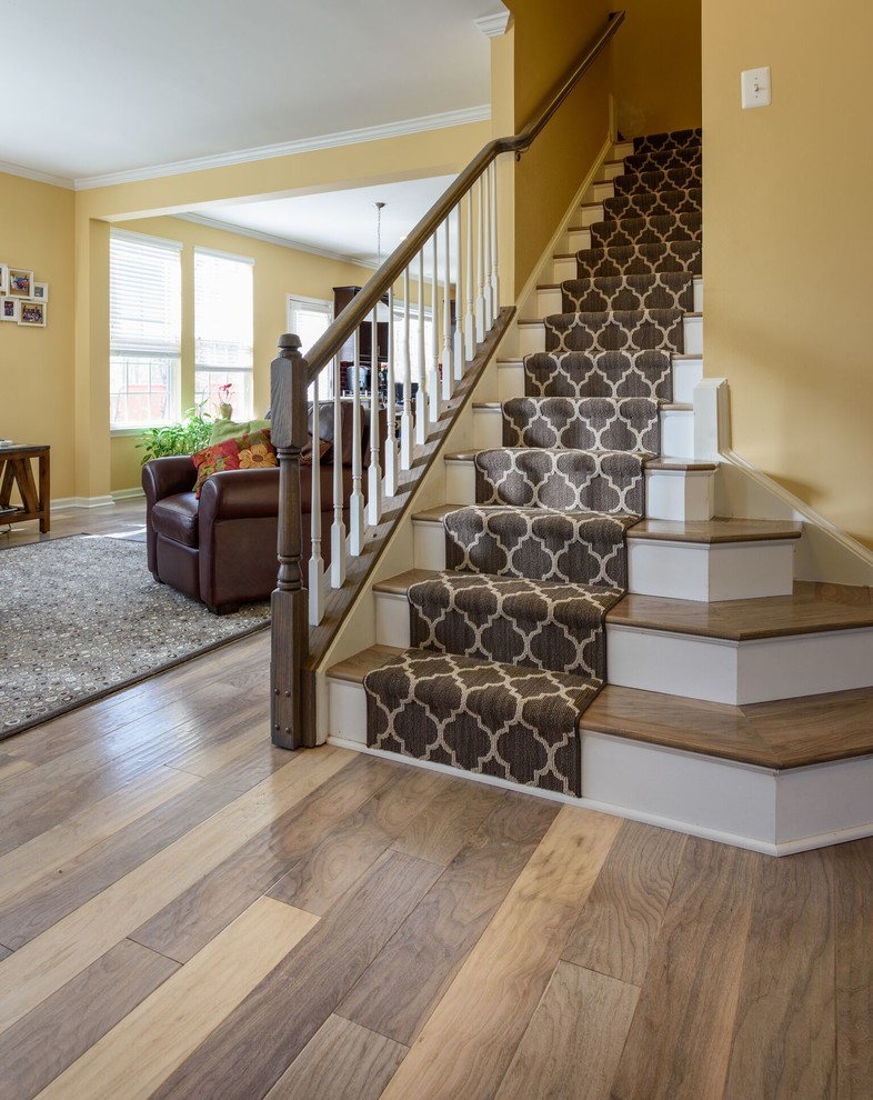 Inspiration pour un grand escalier peint droit traditionnel avec des marches en bois.