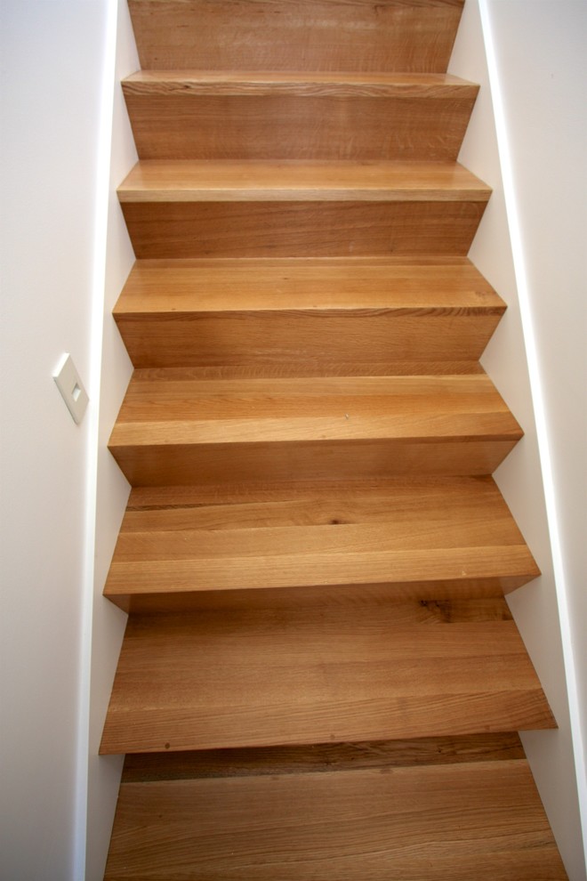 Inspiration for a medium sized retro wood straight staircase in Portland with wood risers and feature lighting.