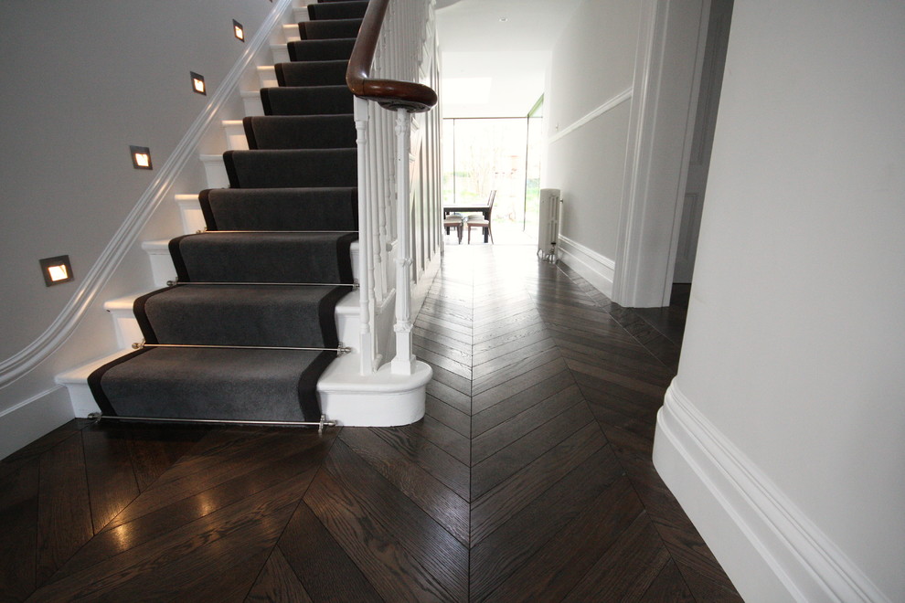 Example of a mid-sized classic staircase design in London