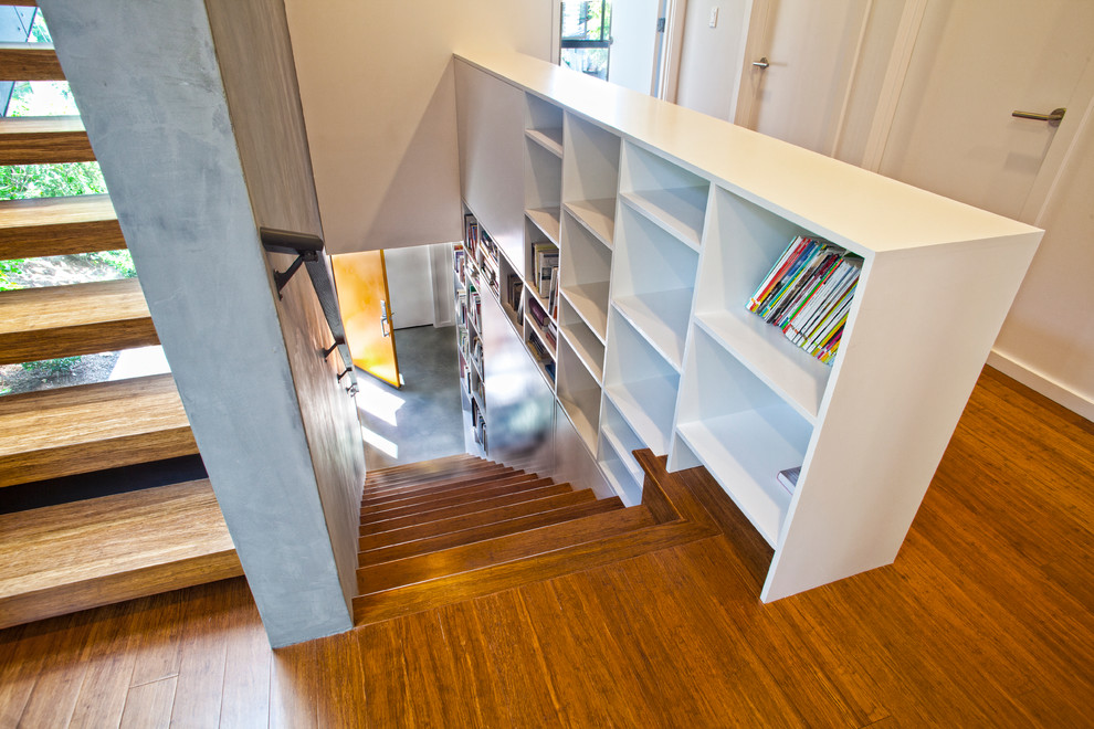 Источник вдохновения для домашнего уюта: прямая лестница в современном стиле без подступенок