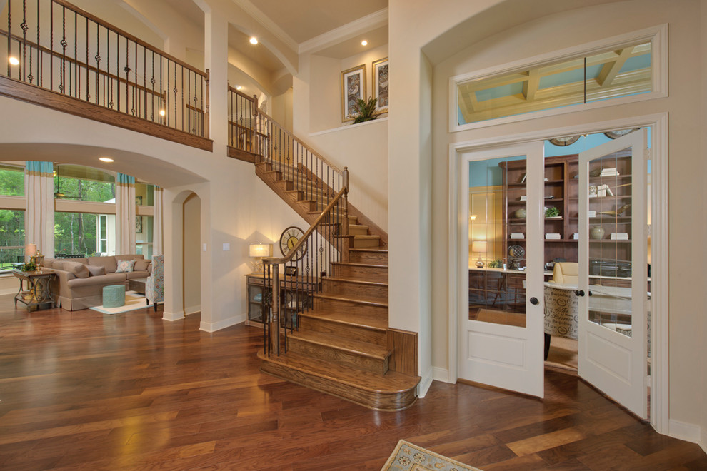Photo of a classic wood l-shaped staircase in Houston with wood risers.