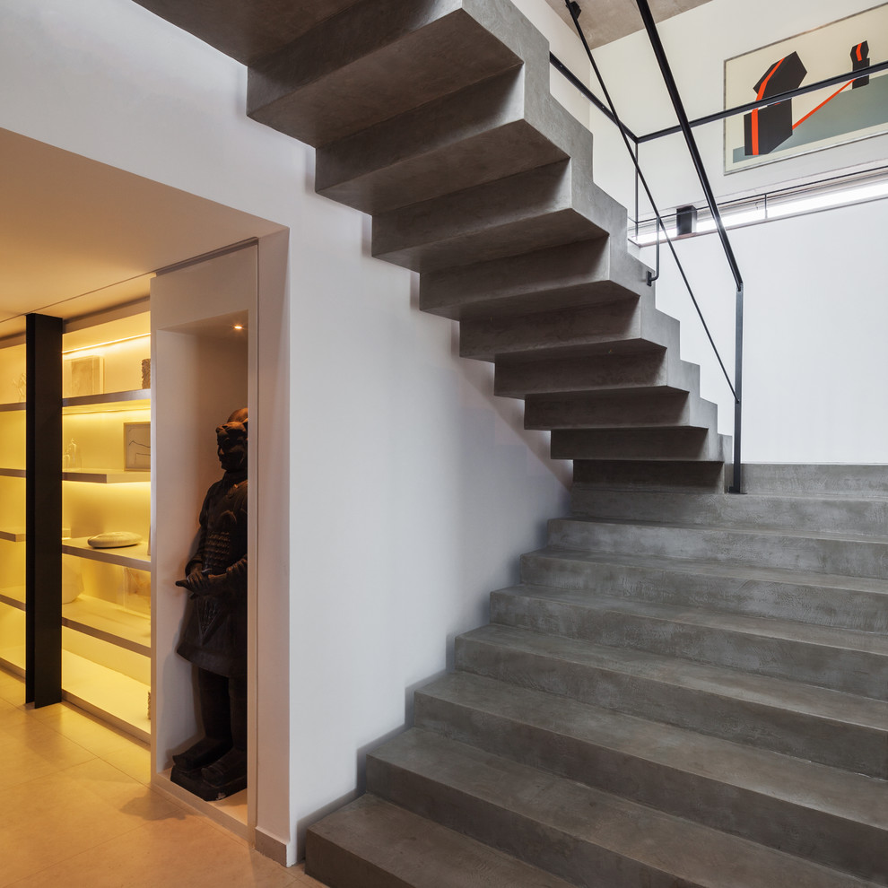Inspiration pour un grand escalier design en U et béton avec des contremarches en béton et éclairage.