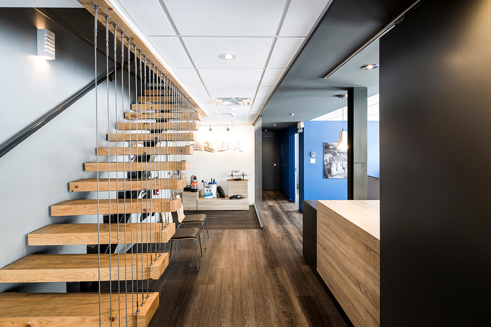 Contemporary wood straight staircase in Montreal with open risers.
