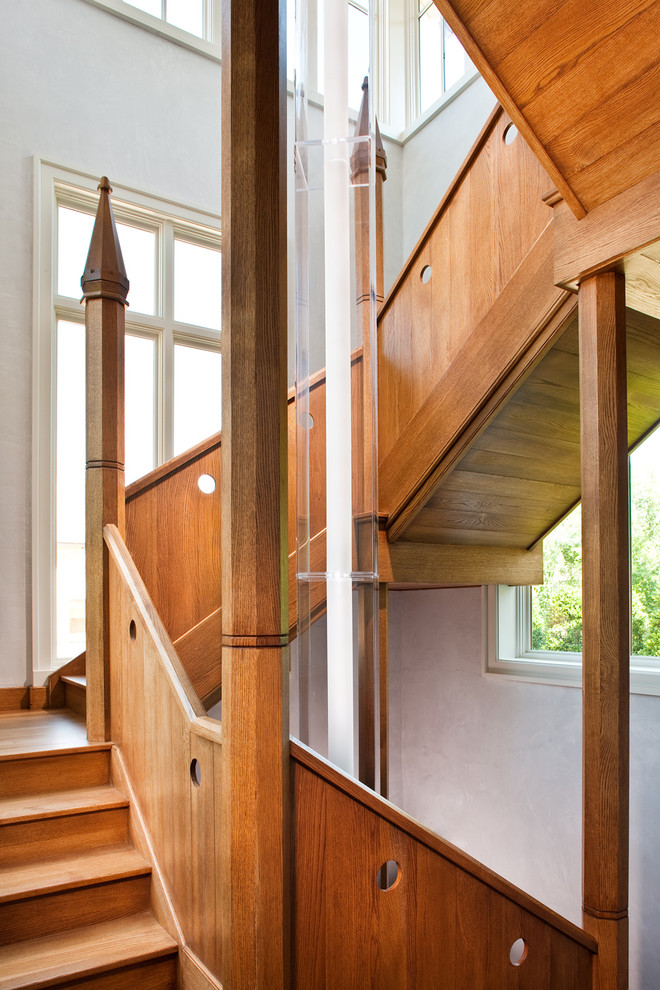 Пример оригинального дизайна: винтовая лестница в стиле фьюжн