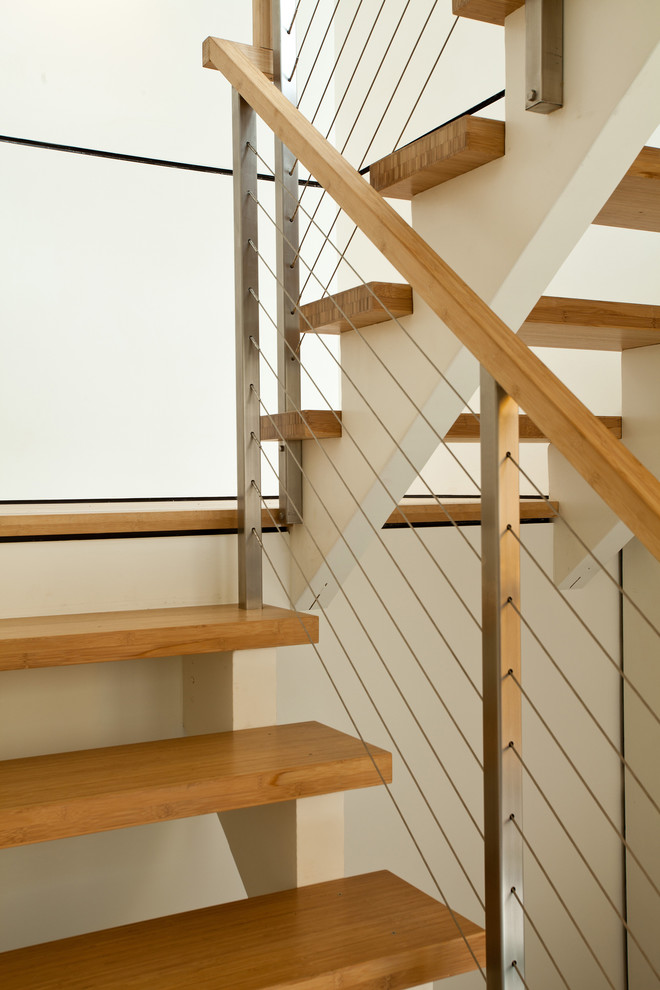 Idéer för att renovera en liten funkis trappa i trä, med öppna sättsteg