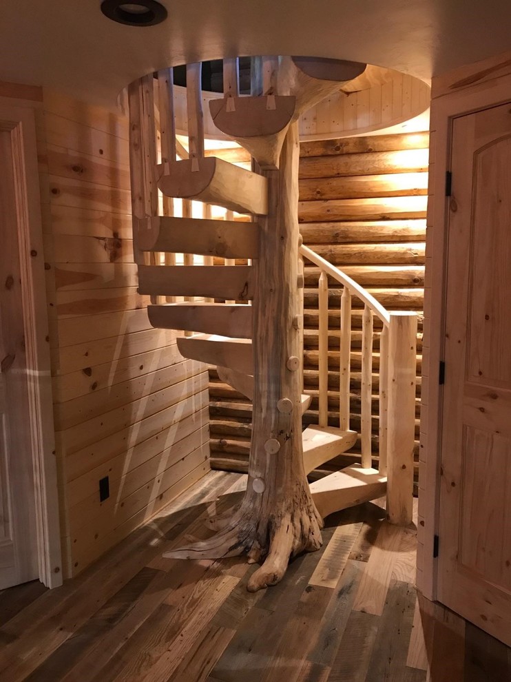 Mittelgroße Rustikale Treppe mit offenen Setzstufen in Denver