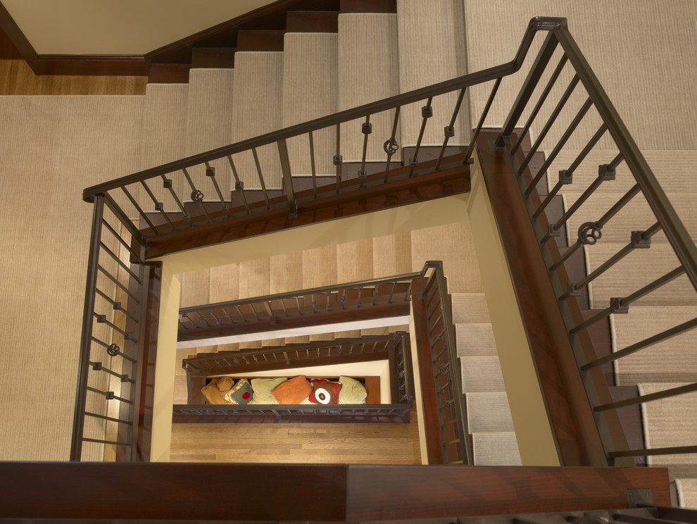 Exemple d'un escalier hélicoïdal chic.