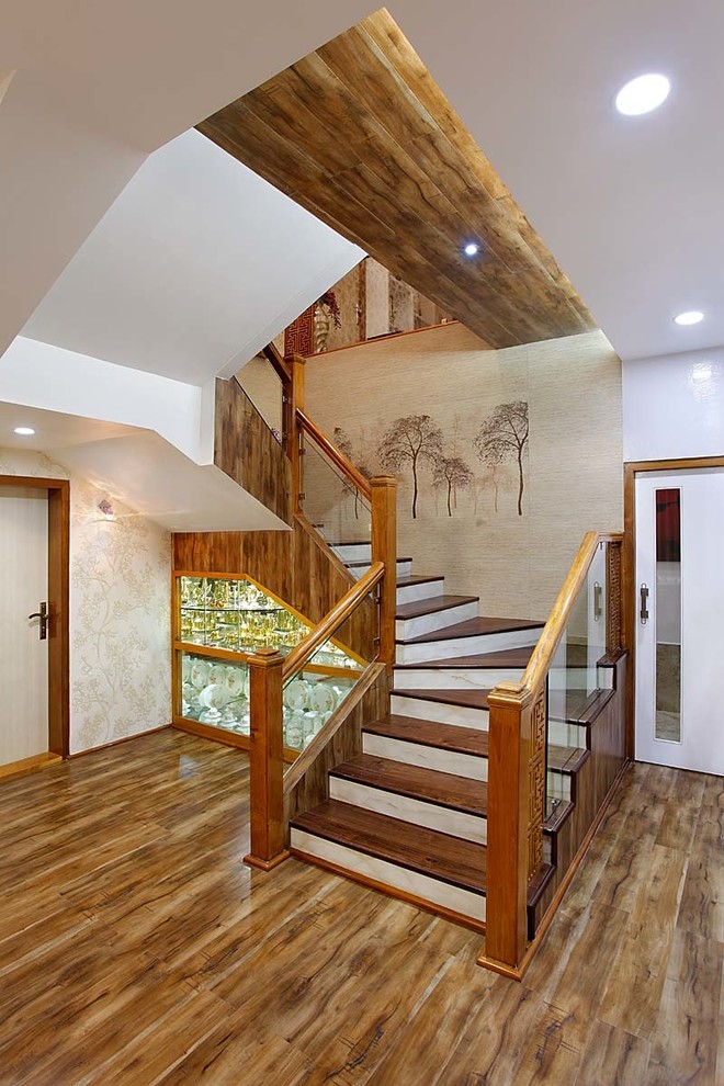Design ideas for a contemporary staircase in Bengaluru with feature lighting.