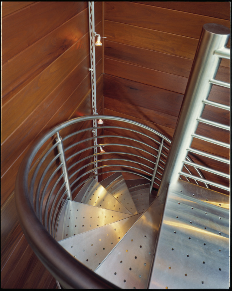 Kleine Moderne Treppe mit Metall-Setzstufen in Philadelphia