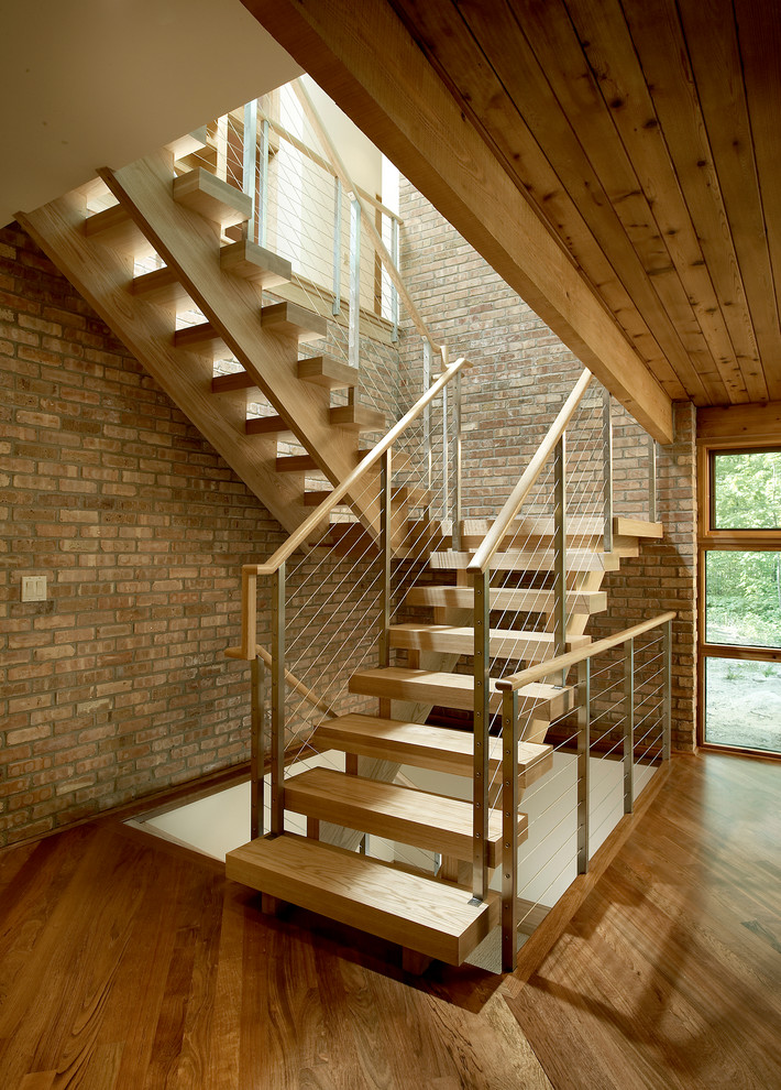 Modelo de escalera en U contemporánea sin contrahuella con escalones de madera