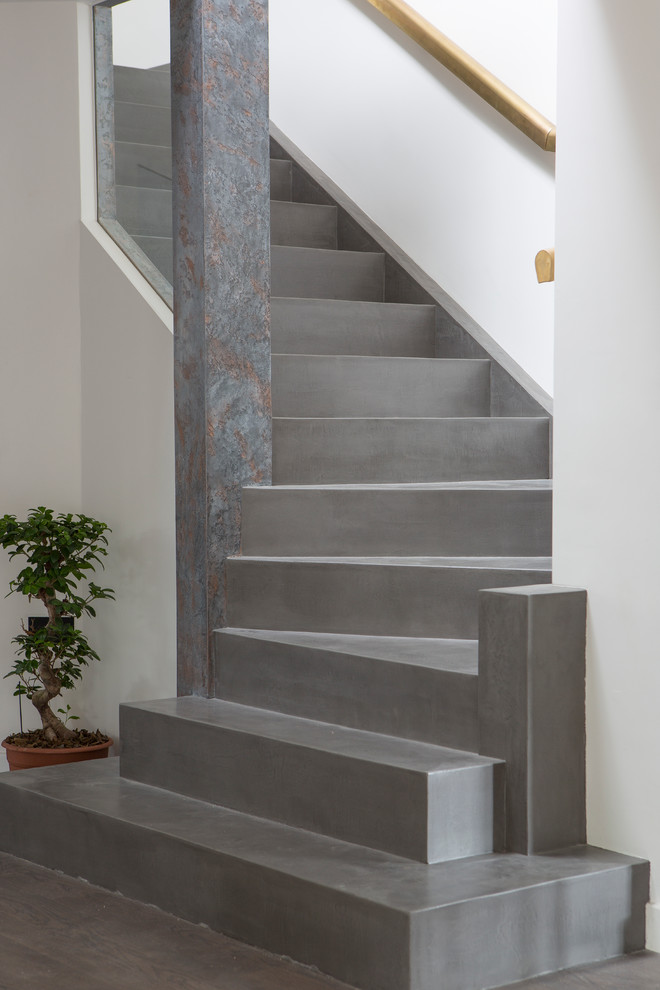 Contemporary curved staircase in Sussex.