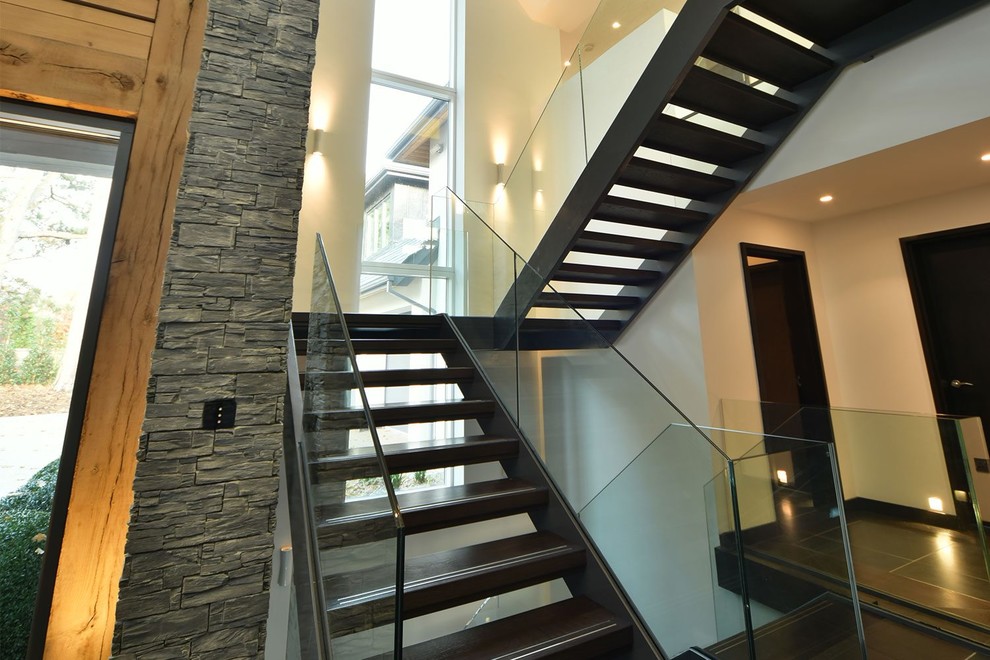Moderne Treppe in Cheshire