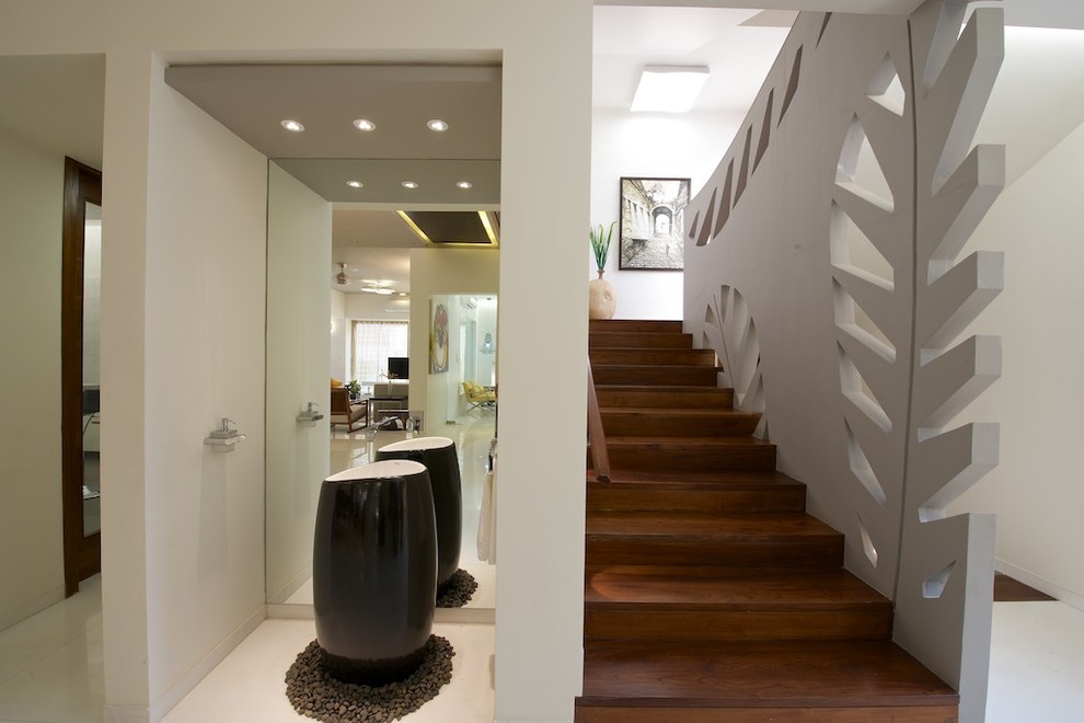 Idée de décoration pour un escalier minimaliste.
