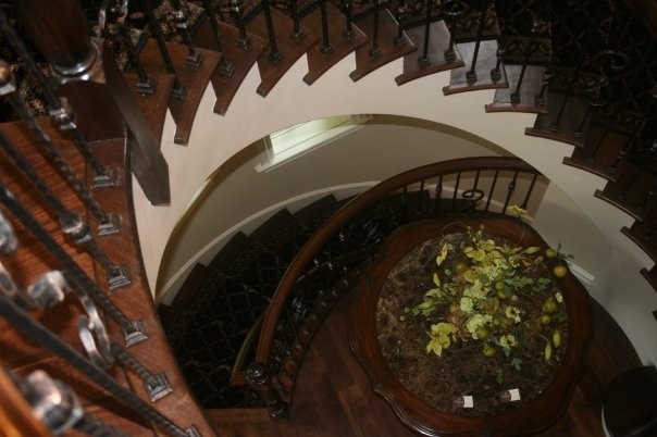 Elegant staircase photo in Chicago