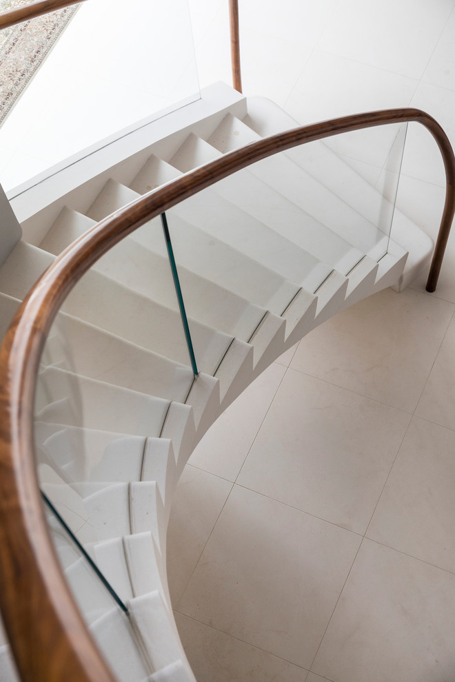 Moderne Treppe in Wiltshire