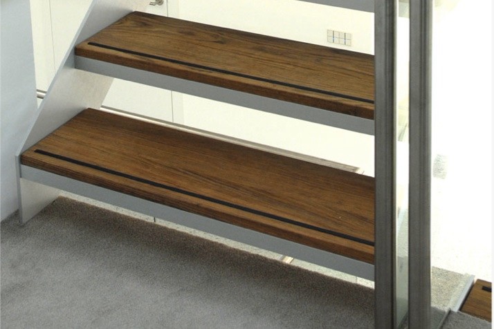 Example of a minimalist staircase design in Denver