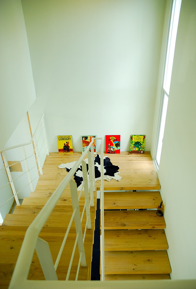 Exemple d'un escalier moderne avec palier.