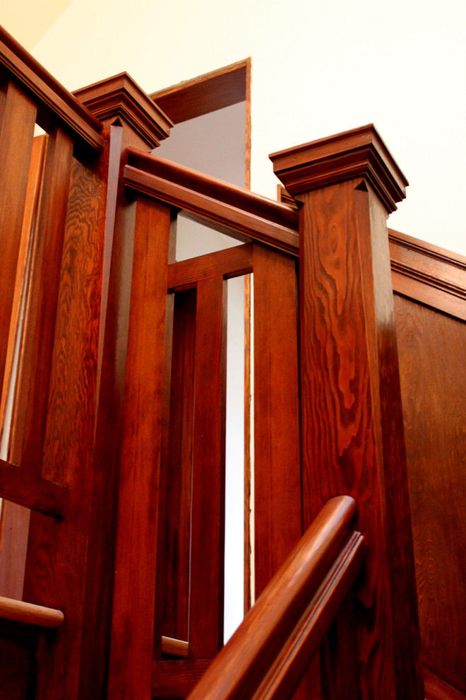 Foto de escalera en L de estilo americano grande con escalones de madera y contrahuellas de madera