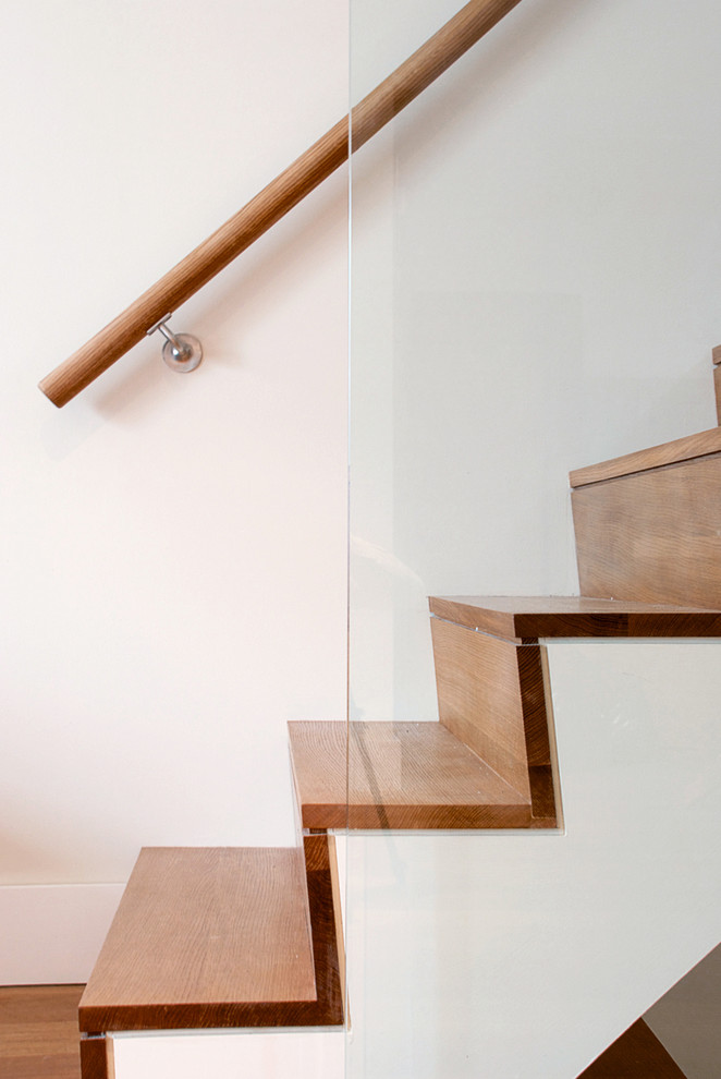 Staircase - modern staircase idea in Toronto