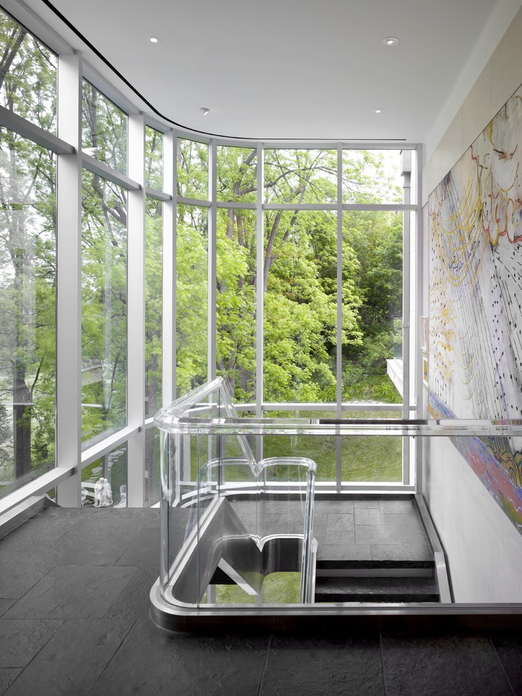 Источник вдохновения для домашнего уюта: п-образная лестница среднего размера в современном стиле