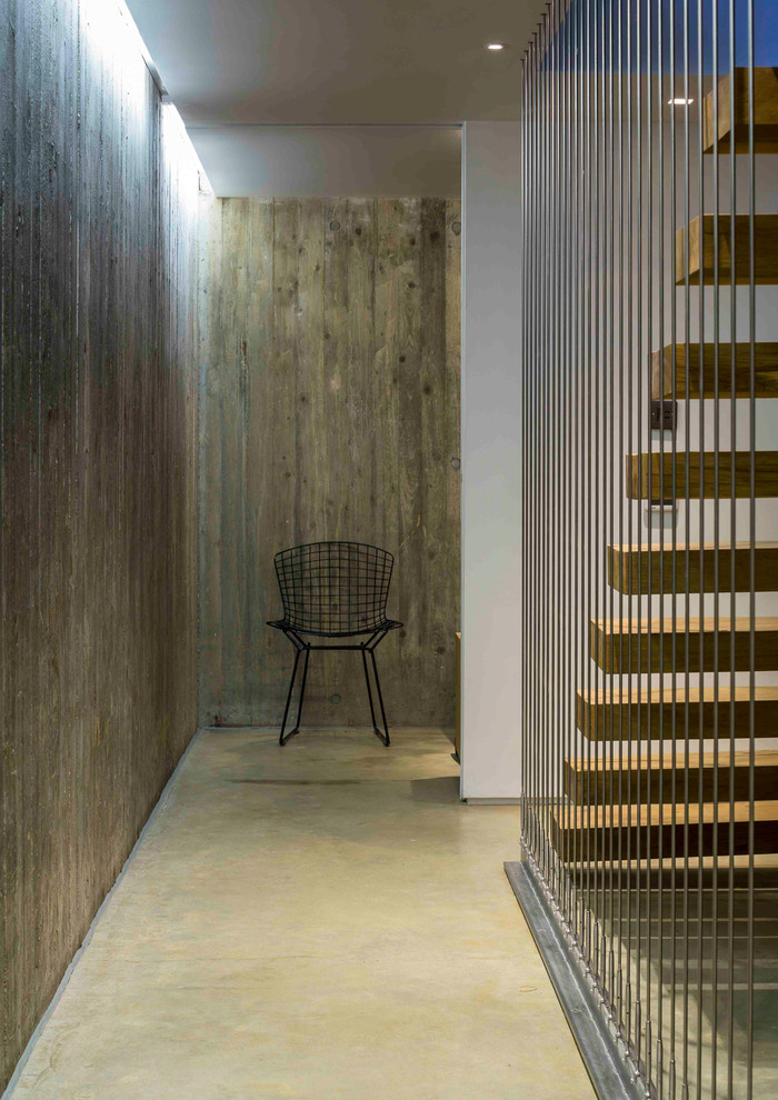 Imagen de escalera recta contemporánea grande sin contrahuella con escalones de madera