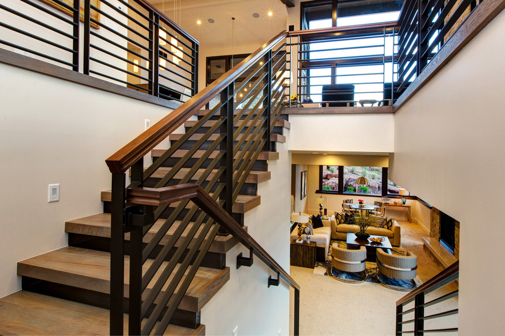 Mittelgroße Moderne Holztreppe in U-Form mit Holz-Setzstufen in Salt Lake City