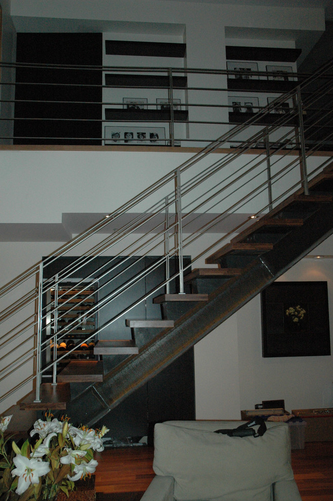 Photo of a modern staircase in Montreal.