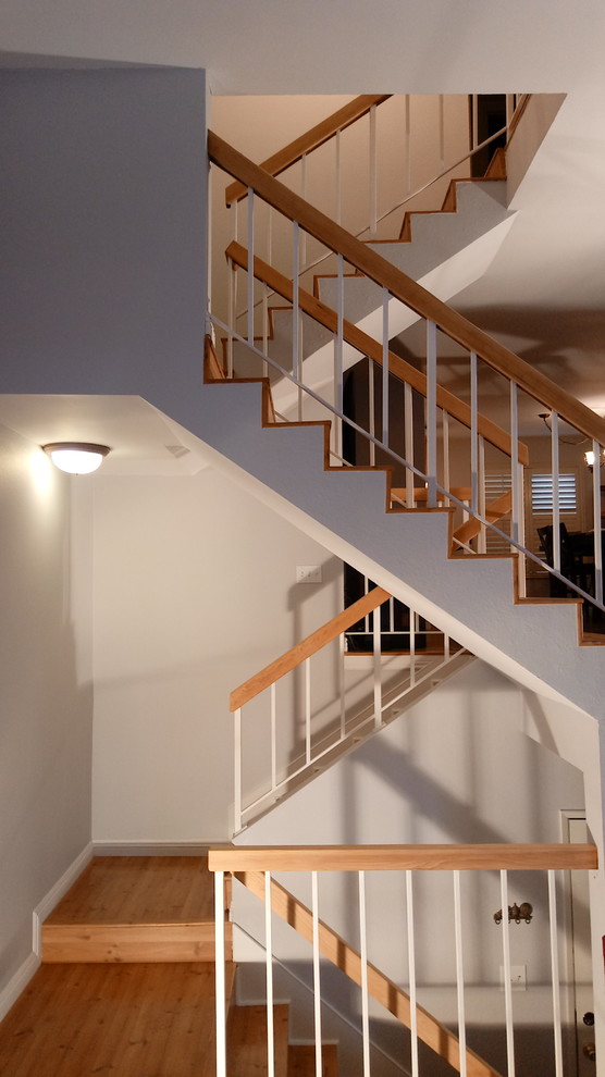 Mid-sized elegant wooden u-shaped wood railing staircase photo in Los Angeles with wooden risers