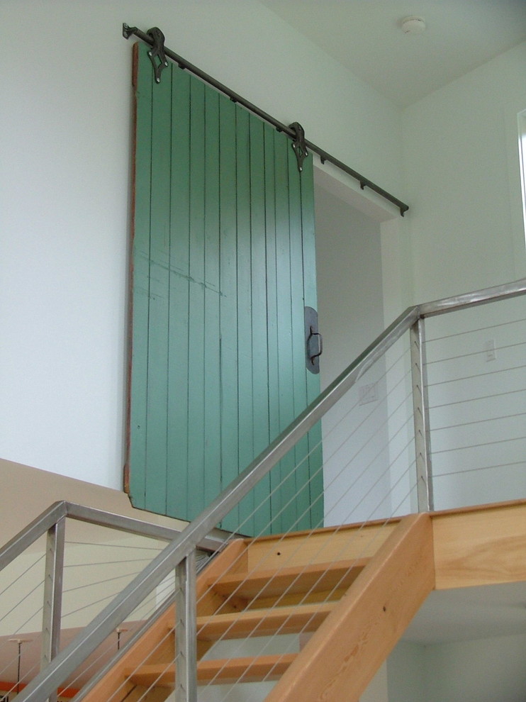 Cette photo montre un escalier sans contremarche flottant tendance avec des marches en bois.