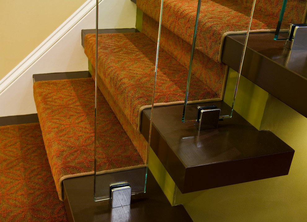 Example of a transitional staircase design in Baltimore