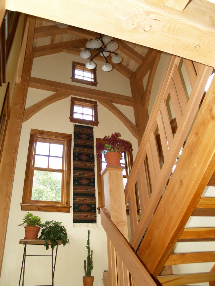 Modelo de escalera recta de estilo americano de tamaño medio sin contrahuella con escalones de madera y barandilla de madera