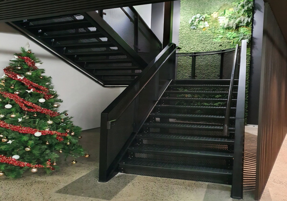 Idéer för att renovera en trappa, med räcke i metall