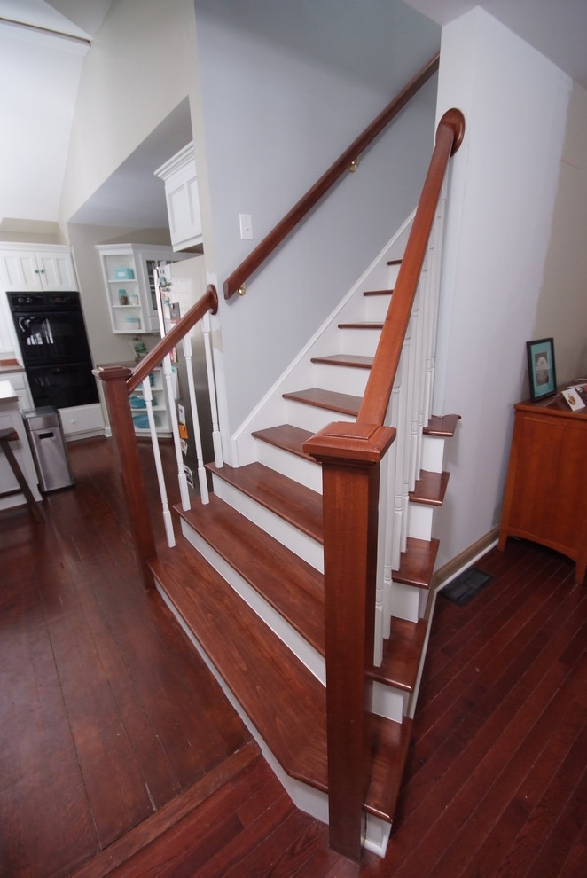 Design ideas for a traditional staircase in Cleveland.