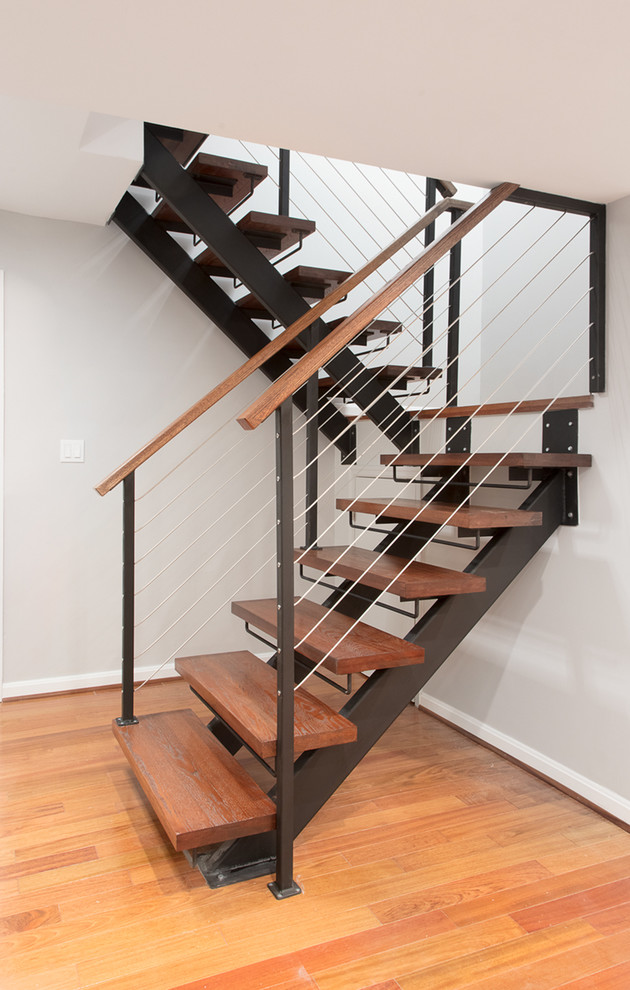 Idées déco pour un petit escalier moderne.