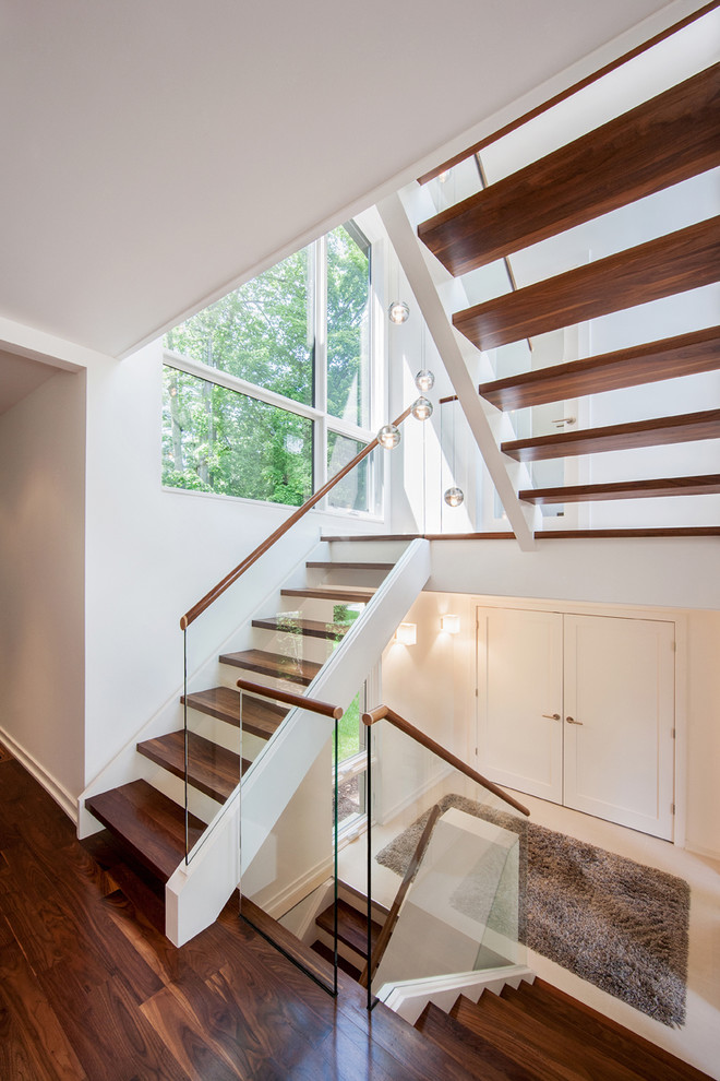 This is an example of a contemporary staircase in Ottawa.