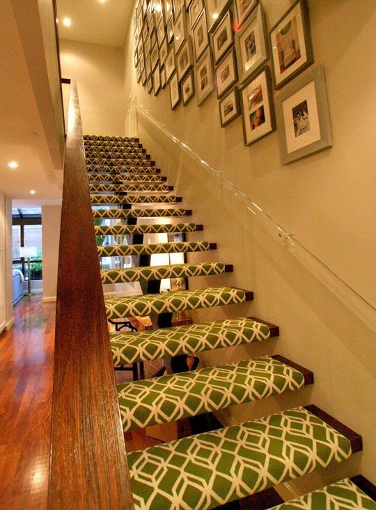 Idéer för stora funkis flytande trappor i målat trä, med öppna sättsteg