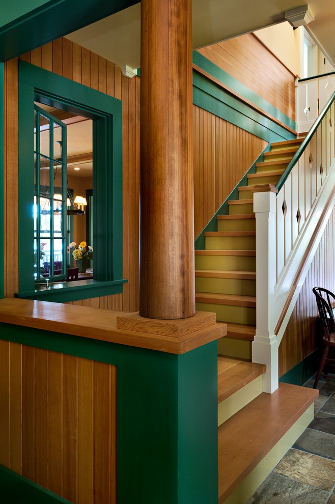 Свежая идея для дизайна: лестница в стиле рустика с деревянными ступенями - отличное фото интерьера