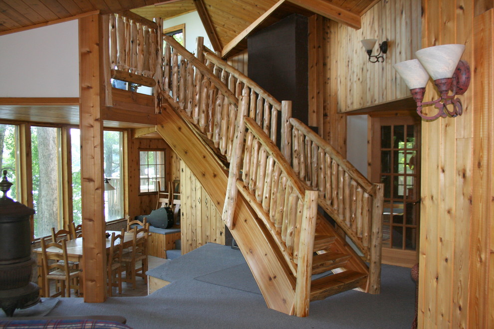 Immagine di una scala a rampa dritta design di medie dimensioni con pedata in legno verniciato e nessuna alzata