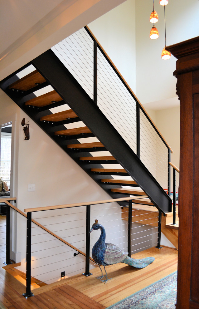 Modelo de escalera recta urbana grande sin contrahuella con escalones de madera
