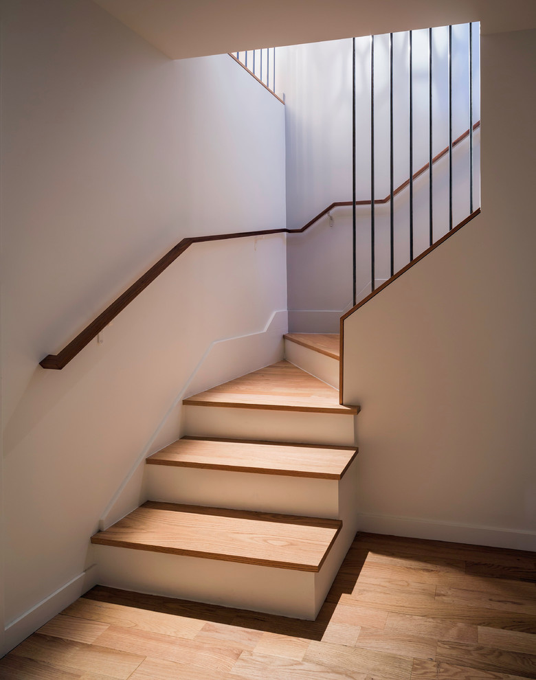 Imagen de escalera en L vintage de tamaño medio con escalones de madera
