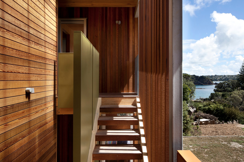 Staircase - contemporary staircase idea in Auckland