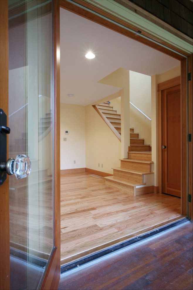 Example of an arts and crafts wooden l-shaped staircase design in Portland with wooden risers