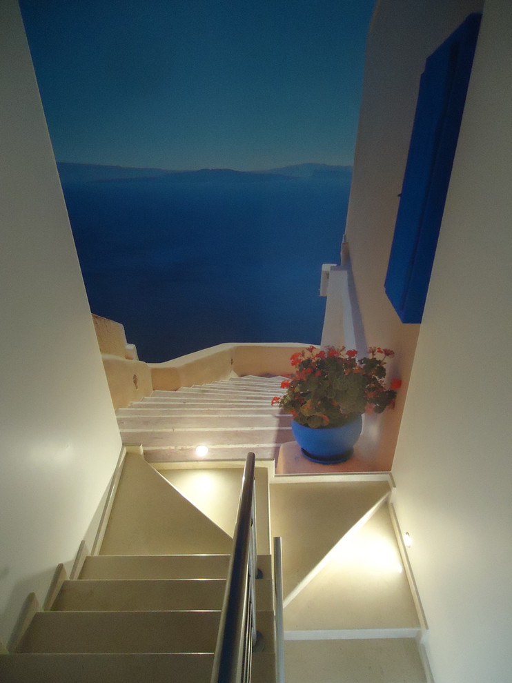 他の地域にある地中海スタイルのおしゃれな階段の写真