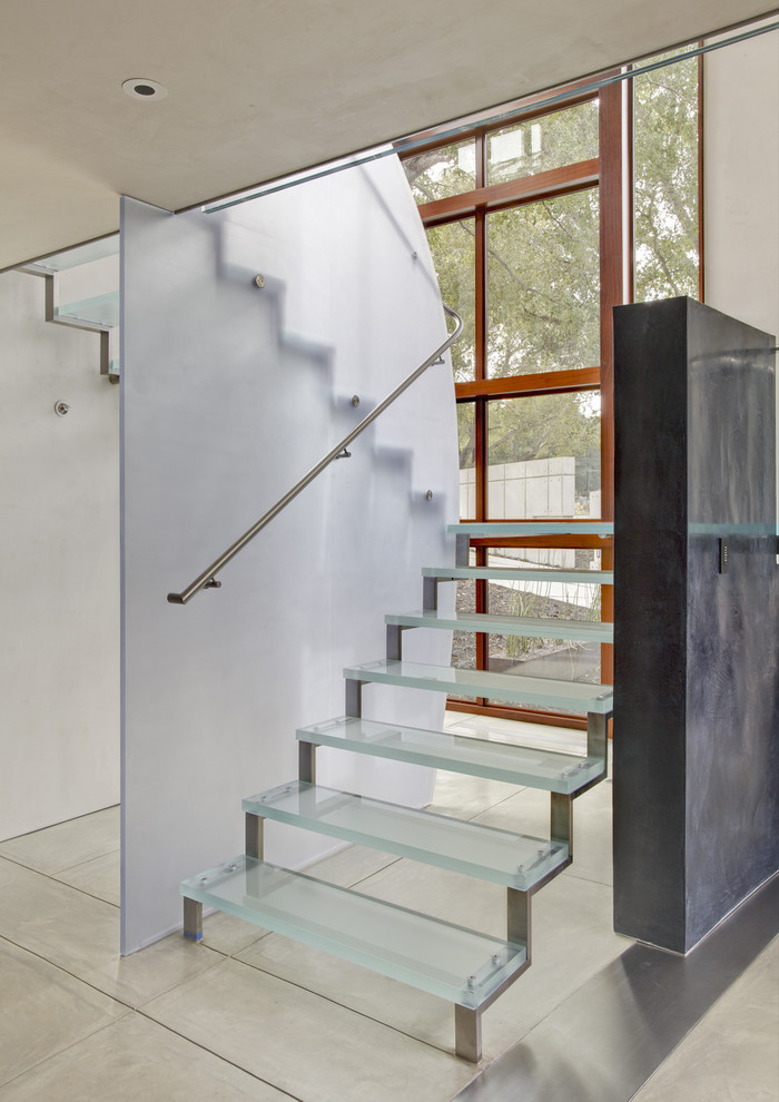 Пример оригинального дизайна: лестница в современном стиле без подступенок