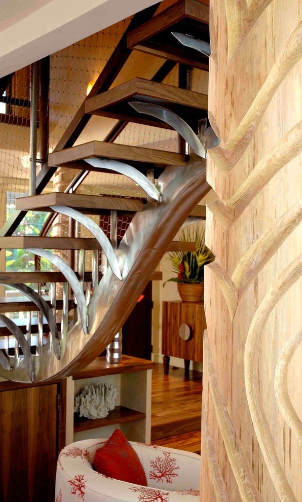 Стильный дизайн: лестница на больцах в морском стиле с деревянными ступенями без подступенок - последний тренд
